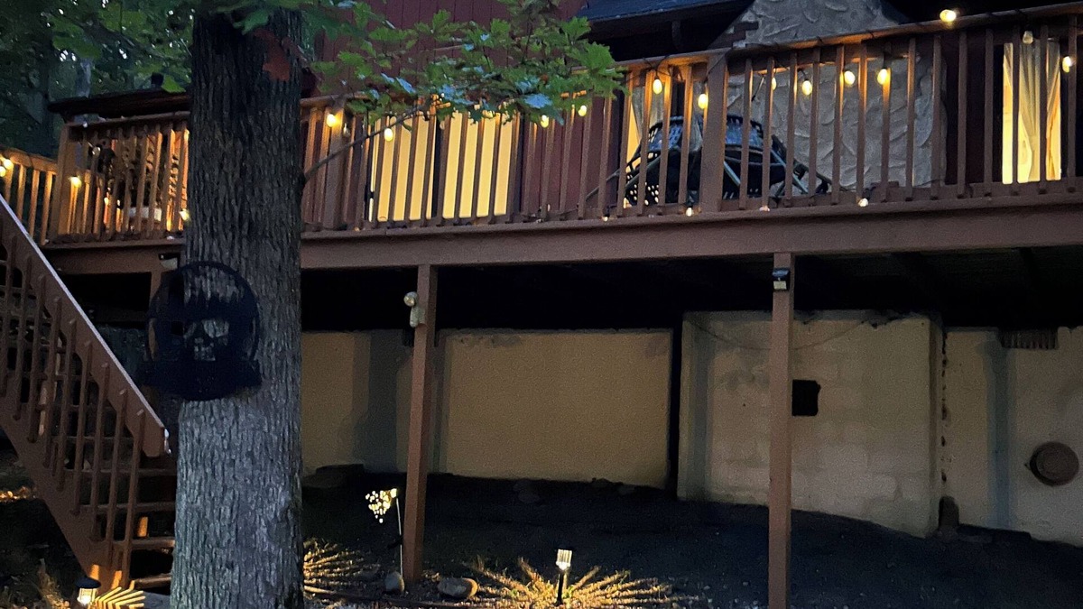 Bushkill Cabin | Mountain Cabin, Firepit + Fireplace, Free pool, gym, ski, water sports + more