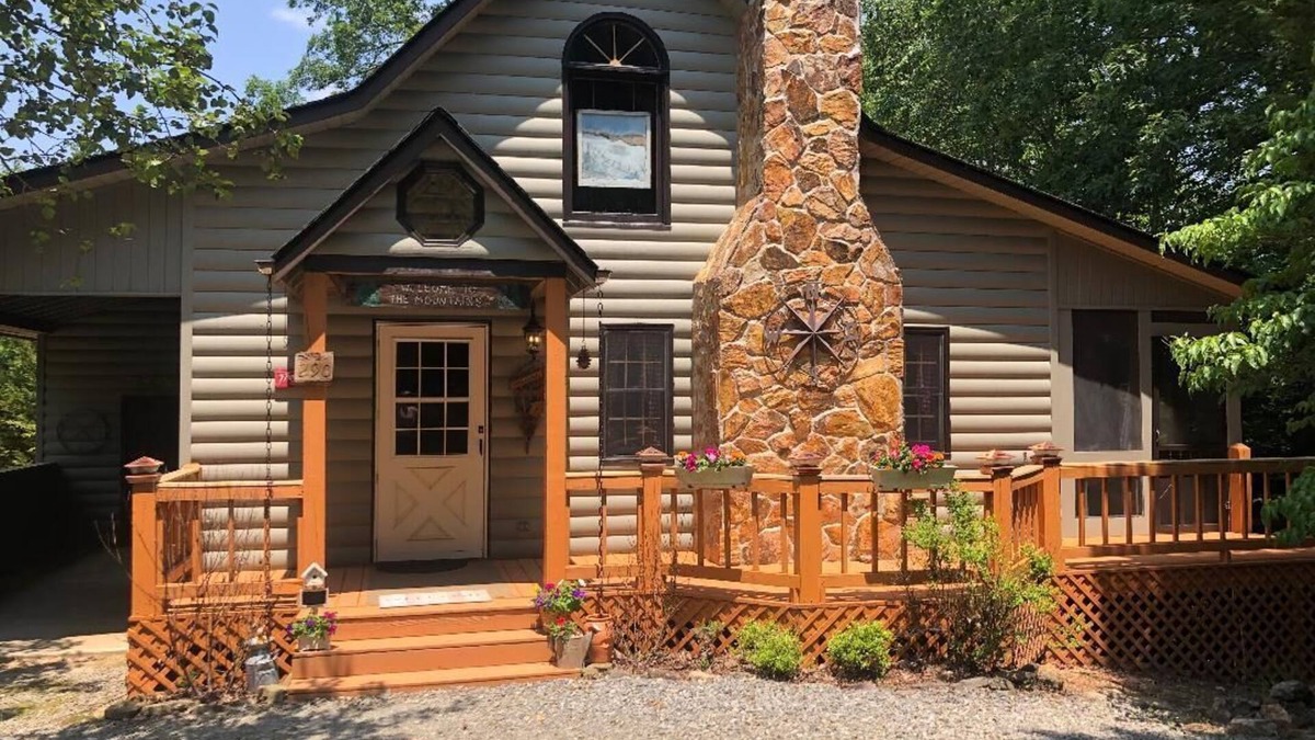 My Mountain Cabin | Mountain Cabin & Furnished Treehouse w/Murphy bed in My Mountain, Blue Ridge Ga.