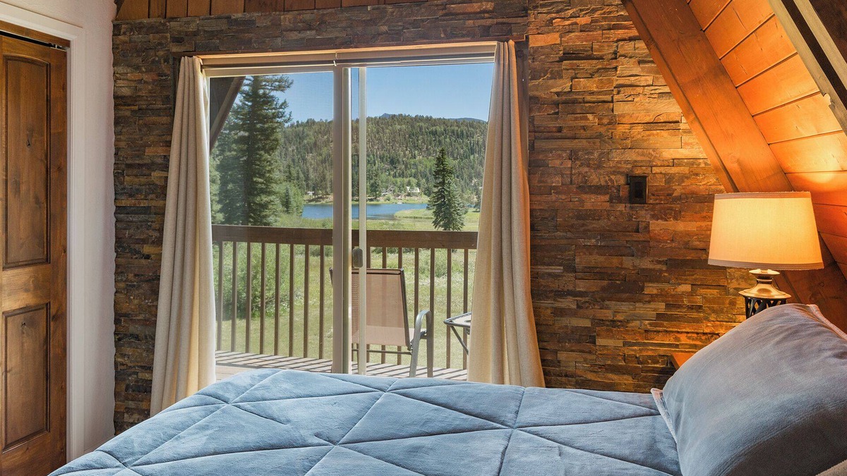 Columbine Lake Cabin | Mountain Cabin - Lake Views - Hot Tub - Minutes to Purgatory Resort