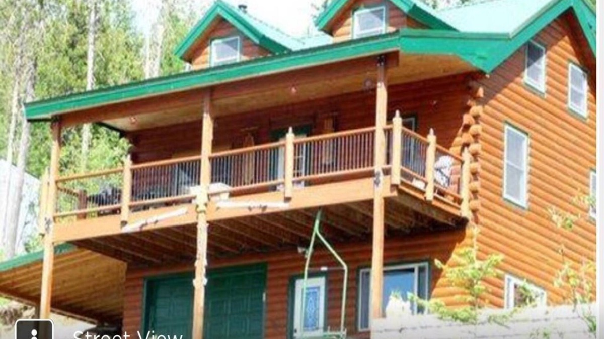 Chewelah House | Mountain Cabin Near 49 Degrees North Ski Resort and the best Huckleberry picking