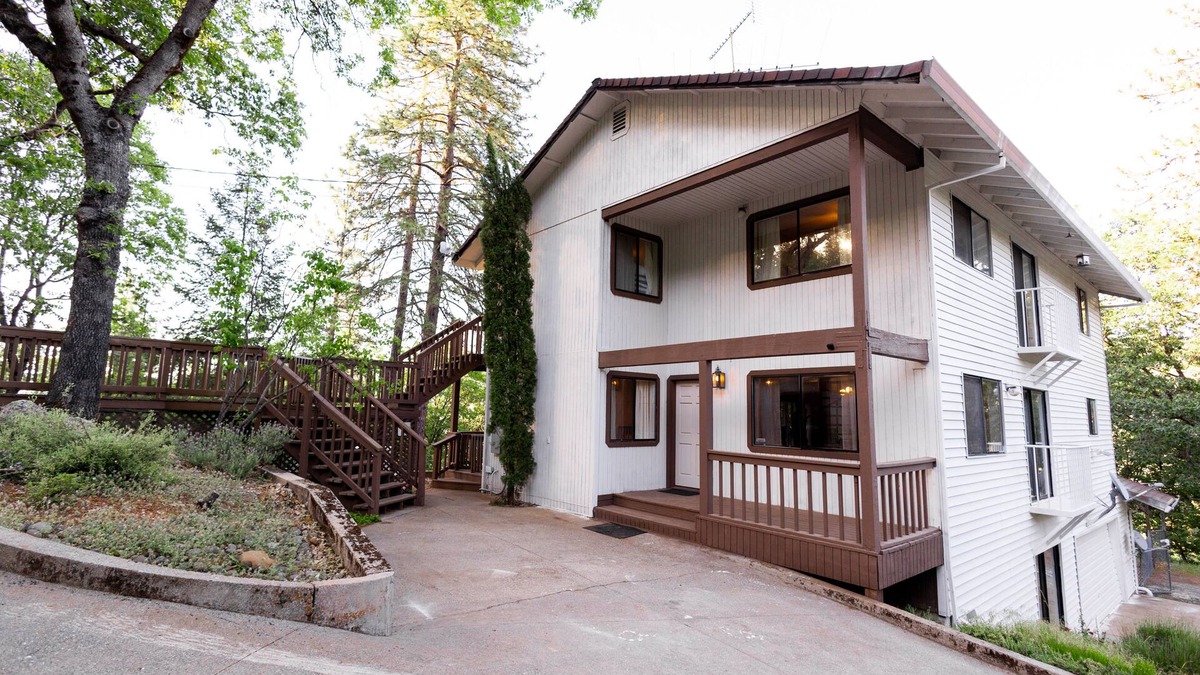 O'Brien Cabin | Mountain Cabin w/Gorgeous Forest Lounge & Hot Tub