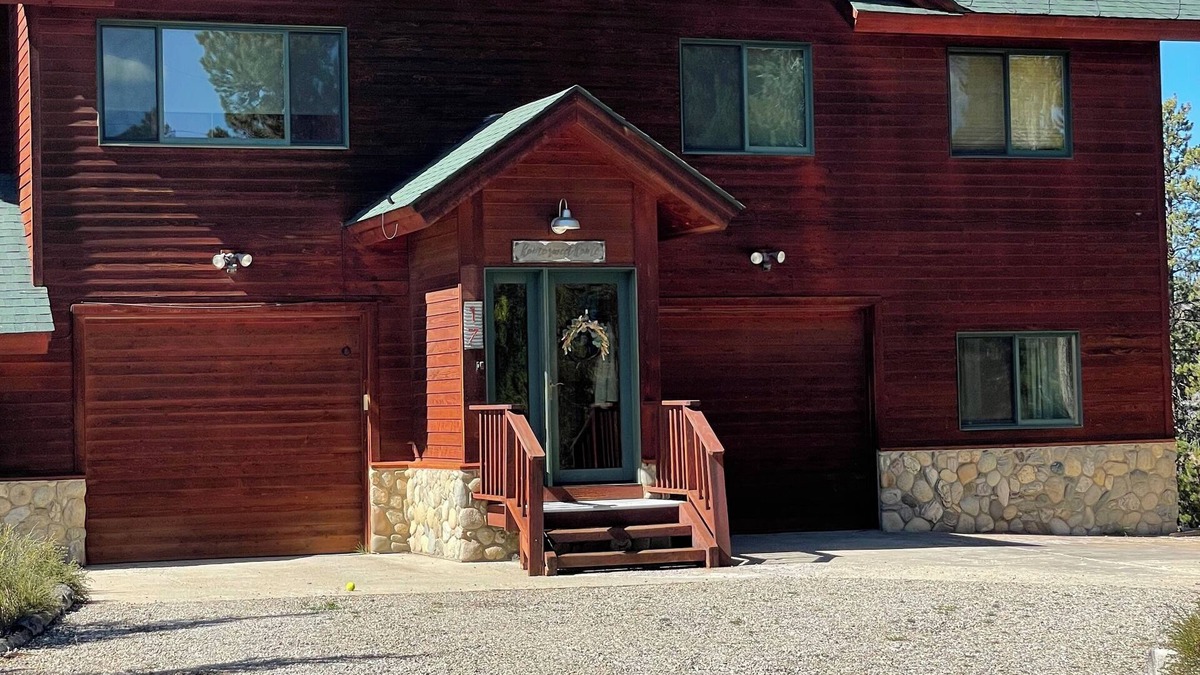 Grand Country Estates Ski Chalet | Mountain Chalet in heart of Grand County, Hot Tub, Dogs welcome, Child Friendly
