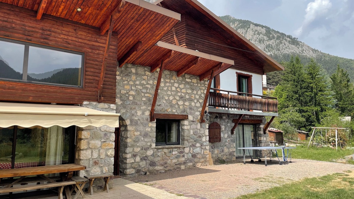 Saint-Dalmas Ski Chalet | Mountain chalet in the heart of Mercantour at the foot of La Colmiane station