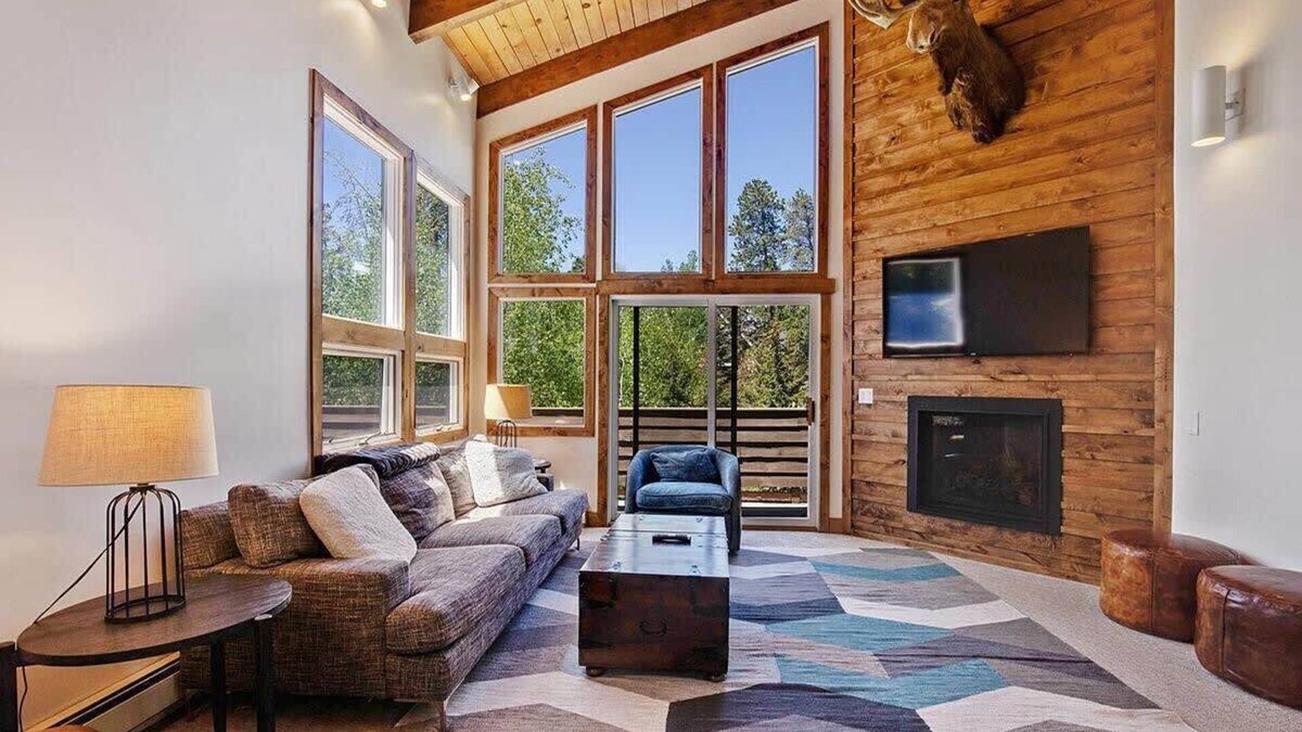 Weisshorn House | Mountain Chalet Just Blocks from Gondola & Main St