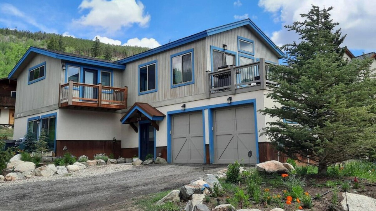 Keystone Ski Chalet | Mountain Chalet w private hot tub, walk to slopes. Pet Friendly. Sleeps 6