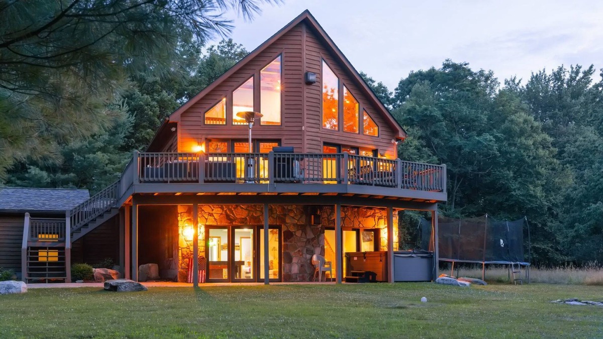Thayerville Ski Chalet | Mountain Chalet with Hot Tub, Fireplaces, and Fire Pit