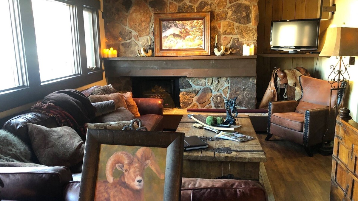 Big Sky Meadow Village Condo | Mountain Charm, Great Views of Lone Peak & Golf Course, WI-FI, Hot Tub & Pooln