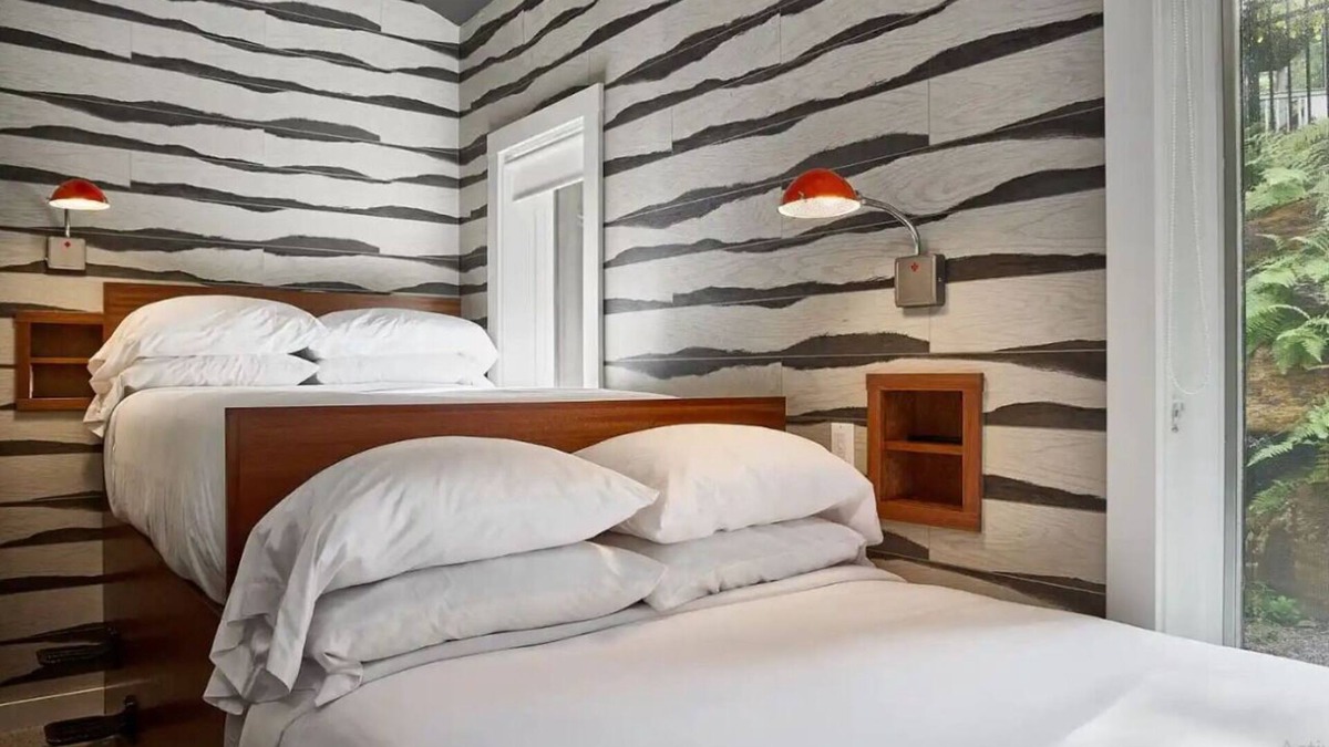 Stowe Area Hotel | Mountain-Chic Lodge in Walkable Stowe Village Near Dining & Adventure