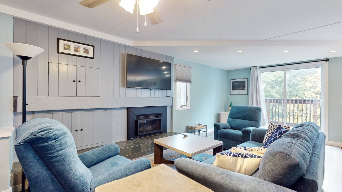 Warren Condo | Mountain Condo with Three Pools, Hot Tub, Tennis, Game Room & Gym