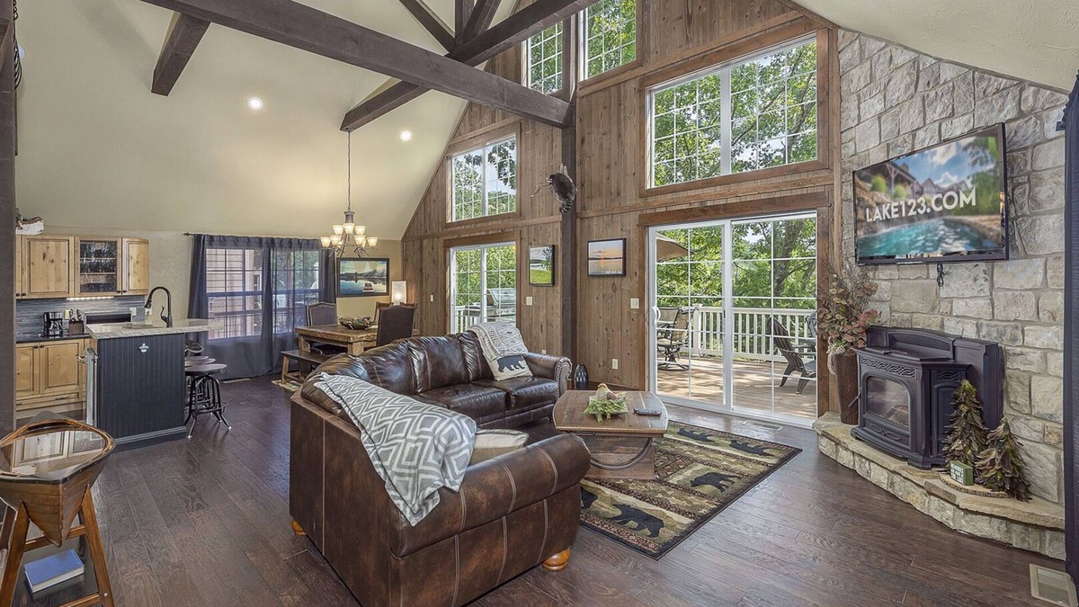 Lampe House | Mountain Creek Cabin - Luxury Lakefront Home - Hot Tub- Pool Table - Movie Theater
