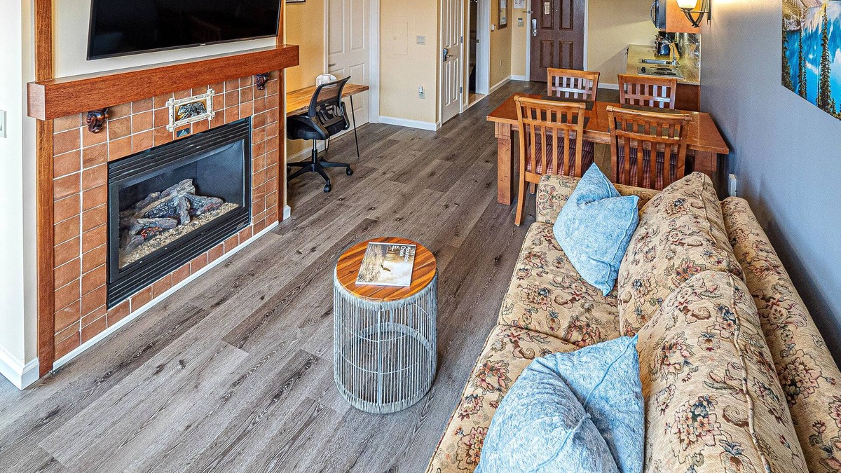Vernon House | Mountain Creek Lovely 1 Bedroom/Pool/Jacuzzi/King Bed/Ski In/Out