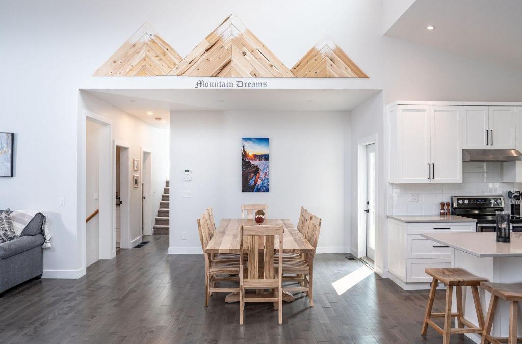 Revelstoke House | Mountain Dreams - Revelstoke Home Near RMR