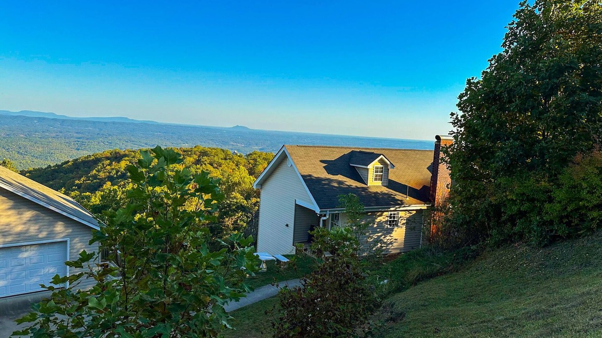 Fancy Gap House | "Mountain Escape" - Majestic Mountain Sunrises Near Blue Ridge Parkway & I-77