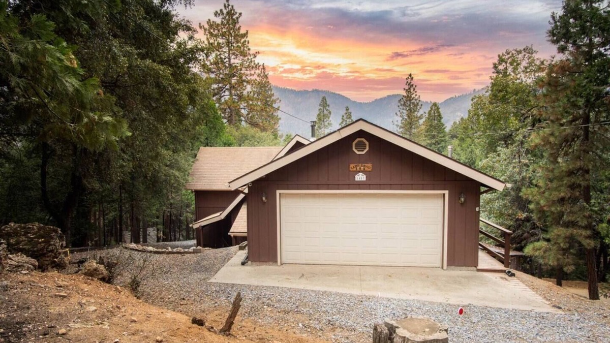 Springville House | Mountain Escape - Perfect for Families, Large Deck!
