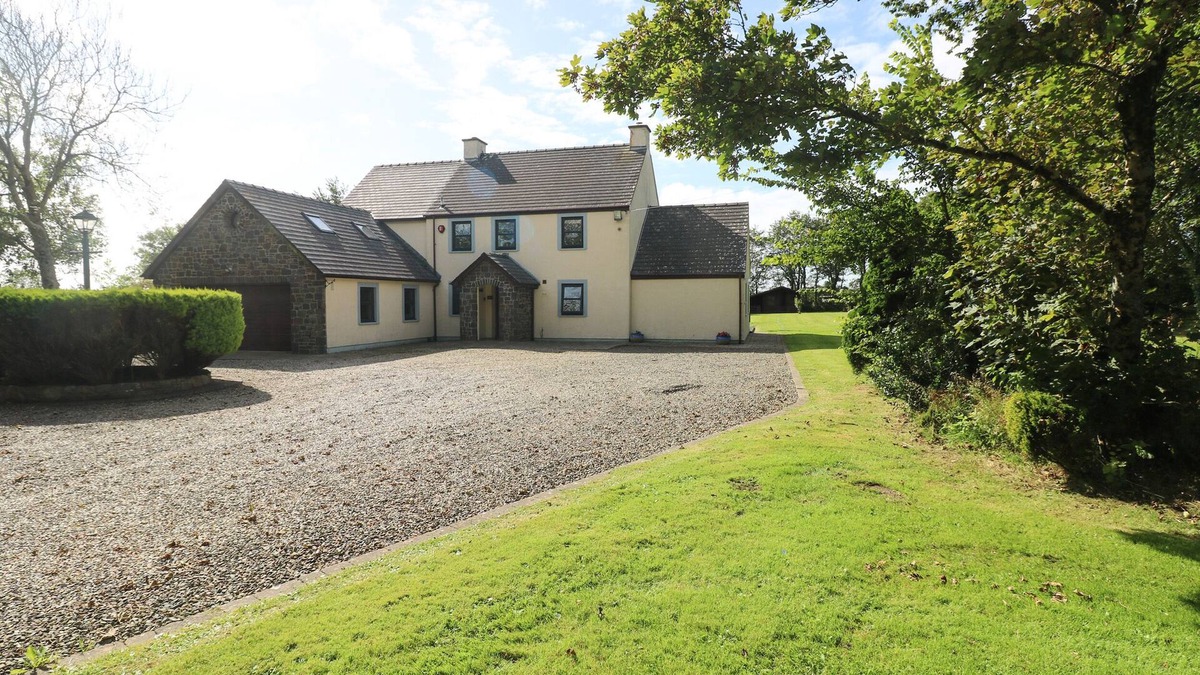 Haverfordwest House | MOUNTAIN FARM, pet friendly, with open fire in Broad Haven