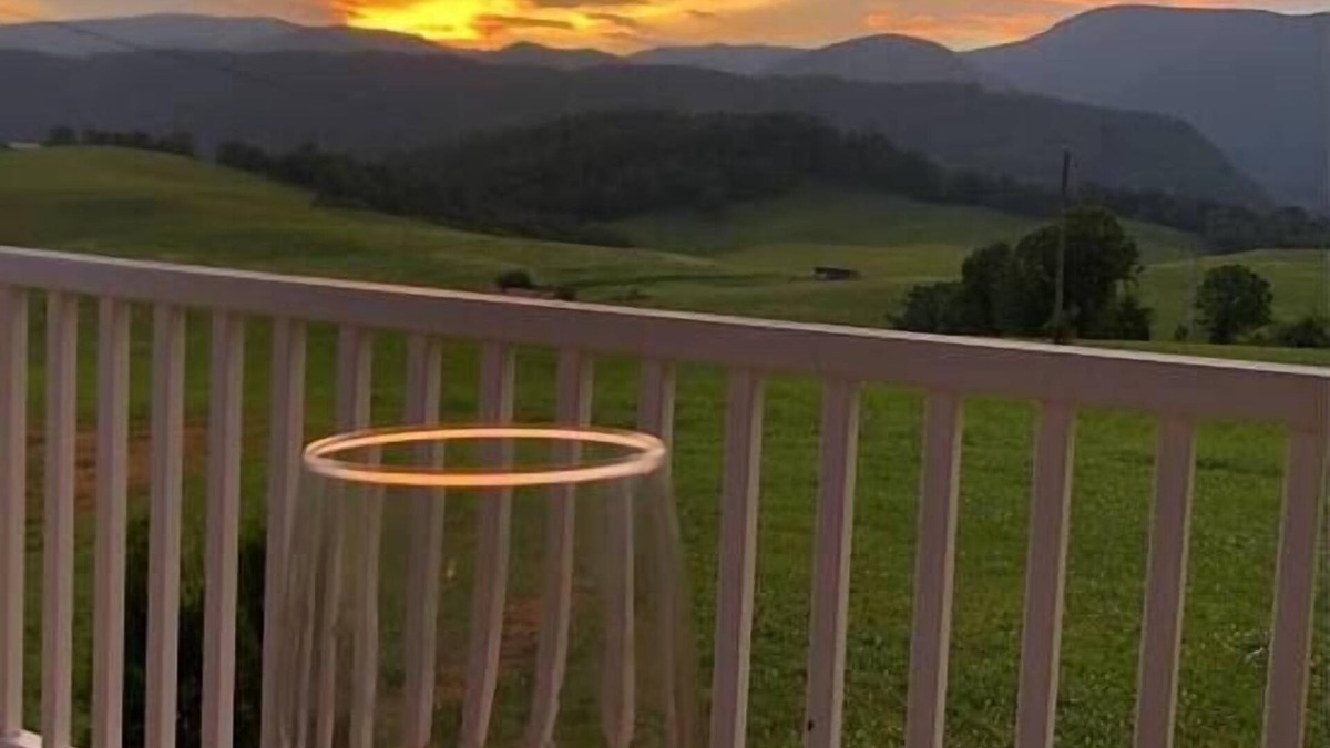 Tannersville House | Mountain farmhouse on 300 + acres with million$views