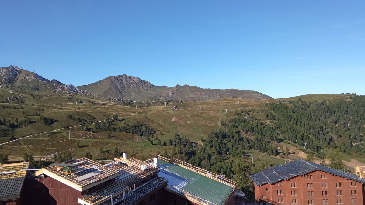 Belle Plagne Apartment | MOUNTAIN-STYLE APARTMENT AT THE FOOT OF THE SLOPES SLEEPS 5