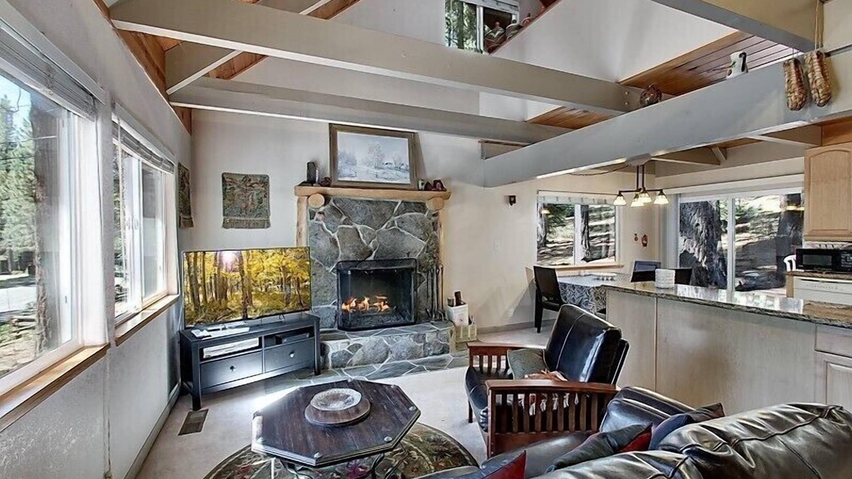 Country Club Estates Ski Chalet | Mountain Gateway | Private Deck | Trail Access