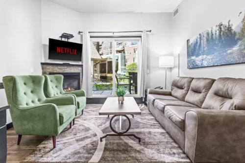 Canmore Apartment | Mountain Getaway in Canmore - Sleeps 6 - Pool & Hottub