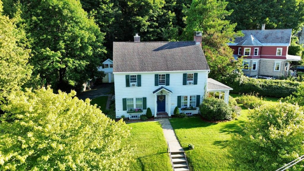 Adams House | Mountain getaway in the Berkshires - walk to trails & town!