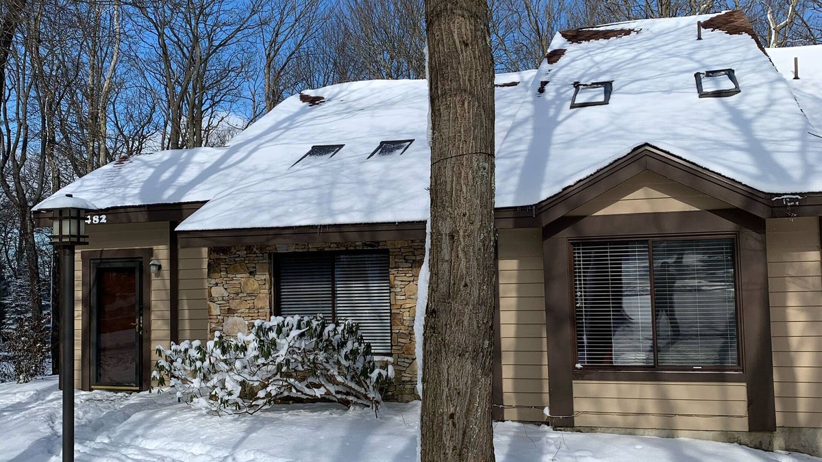 Hidden Valley House | Mountain Getaway - Steps to the slopes!