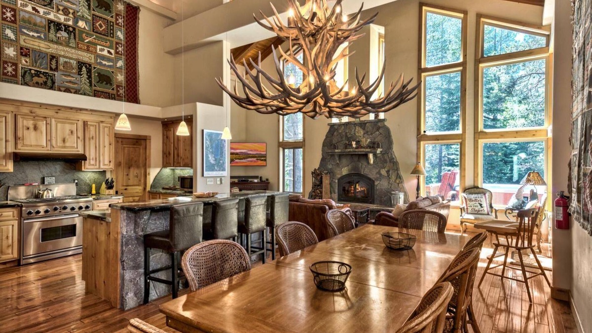 Truckee Cabin | Mountain Golf Course Oasis, Hot Tub, Bunk Beds, Beautiful Views, Game Room