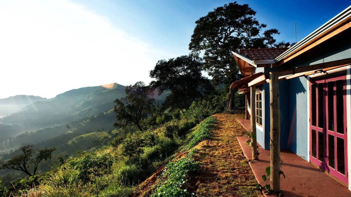 Corrego do Bom Jesus House | Mountain house at 1,500m altitude - Sustainability and isolation