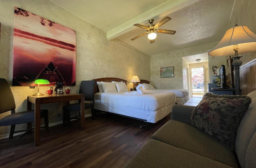 Mount Ida Hotel | Mountain Harbor King Guest Room on Lake Ouachita