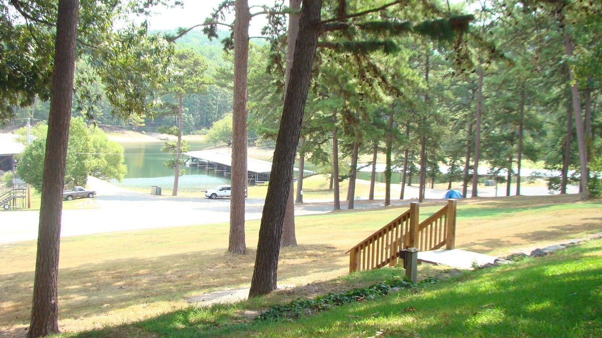 Mount Ida Apartment | Mountain Harbor King Guest Room on Lake Ouachita by RedAwning