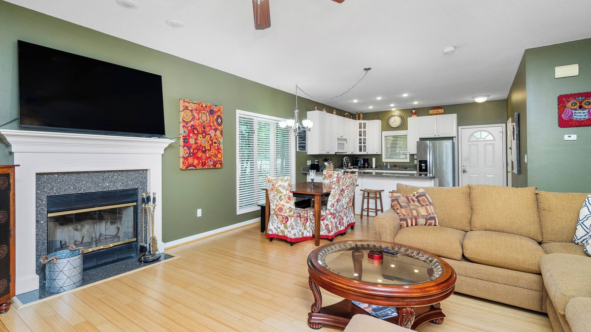 Mount Ida Condo | Mountain Harbor Resort Condo 2Bed 2Bath. Large Screen Deck. Pool 2-minute walk