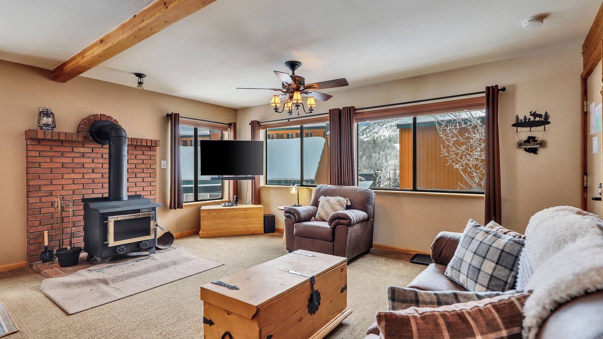 Brian Head Condo | Mountain Hideaway Condo Across the Street from Giant Steps