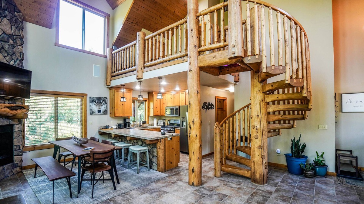 Klamath Falls Cabin | Mountain Home Cabin Retreat near Lake of the Woods and Crater Lake