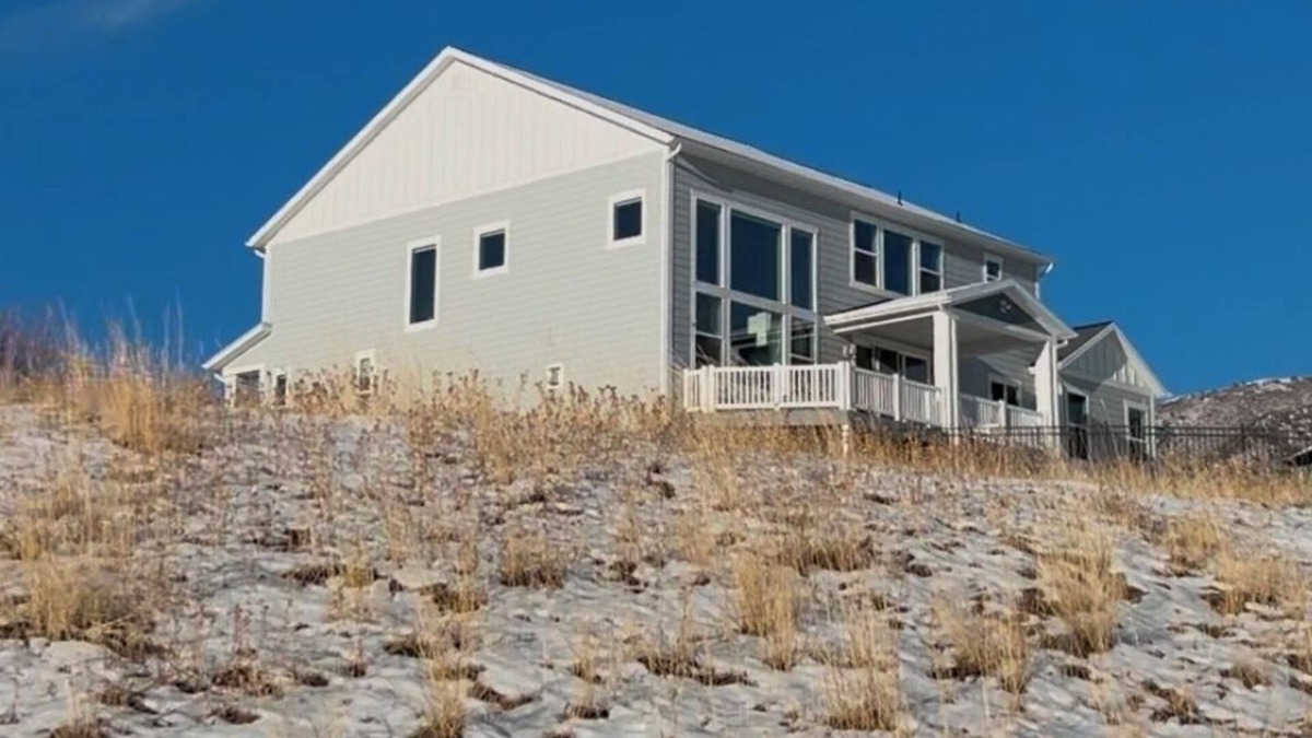 Draper House | Mountain Home l Spa & Stream behind house l Hike, Mountain Bike & Ski mins away