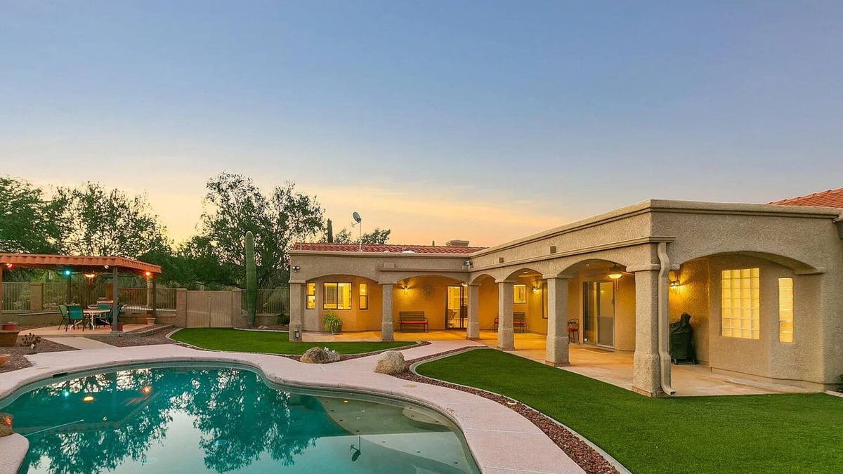 Saguaro Cliffs House | Mountain Home Pool VIEWS Garage FUN Backyard Spacious Private Close to UofAn