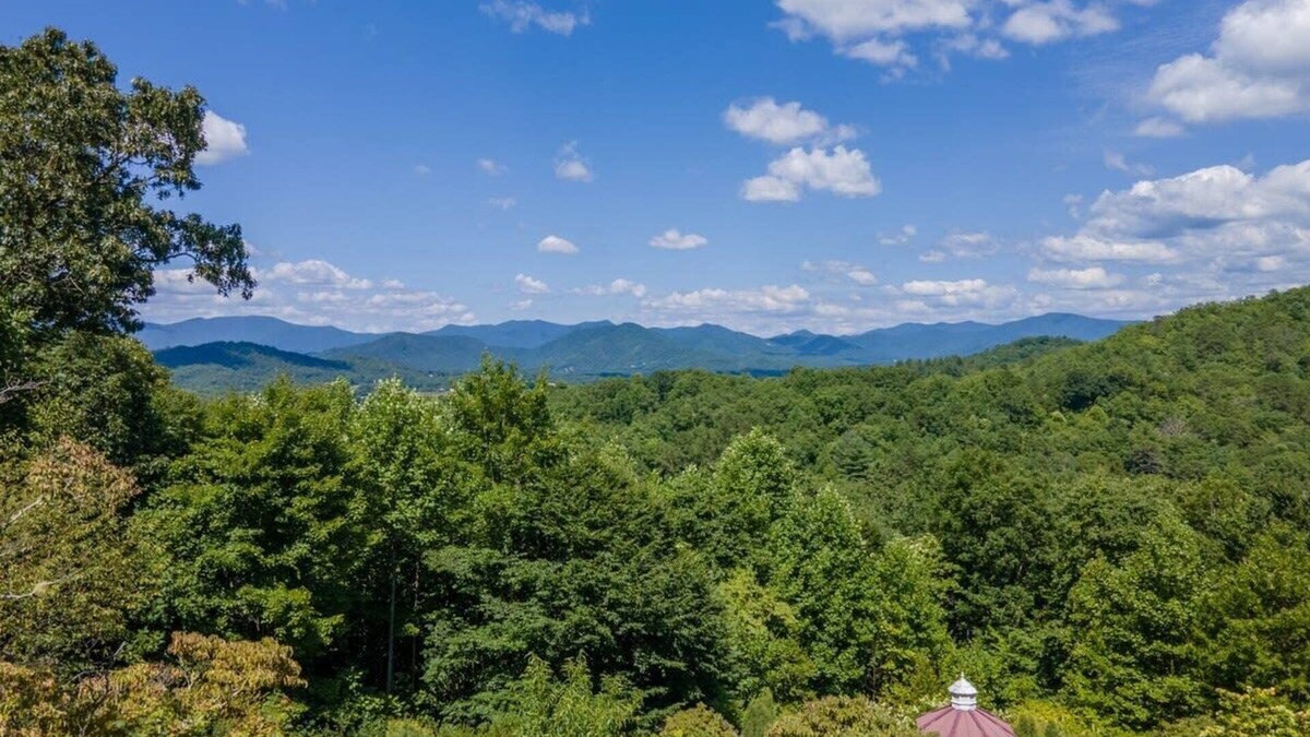 Franklin House | Mountain home w/views & poker table, serene setting