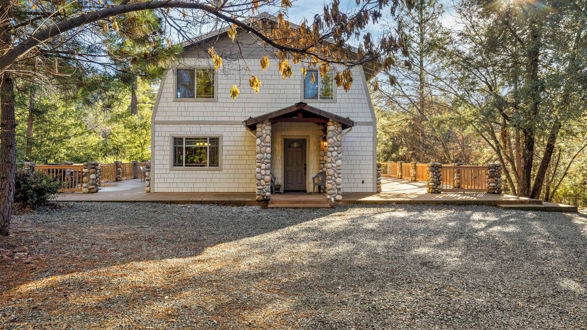 Sonora House | Mountain House - Retreat/Newly Remodeled! Linens Included