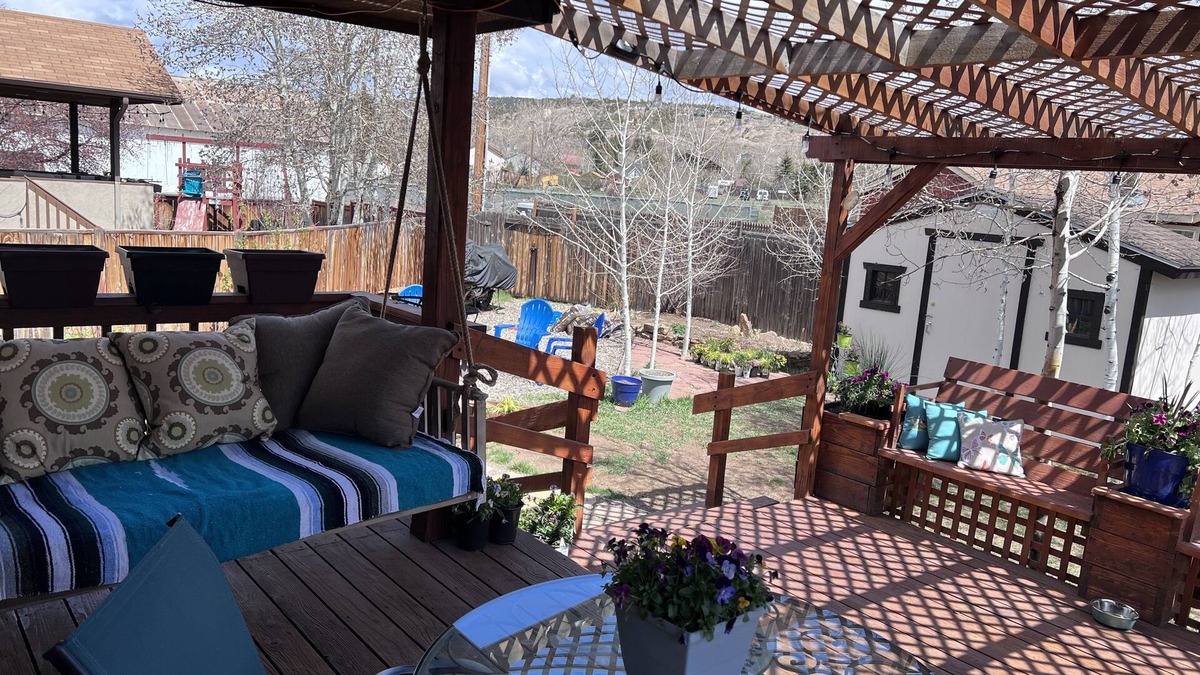 Eagle House | Mountain house with direct access to resorts!