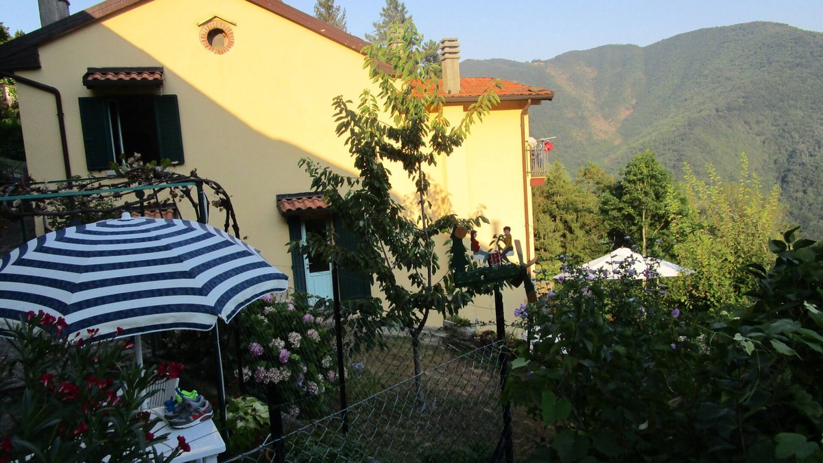 Granaglione Apartment | Mountain house with garden near Porretta Spa