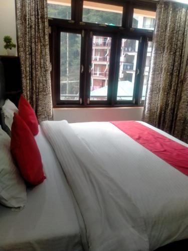 Bhagsu Nag House | Mountain