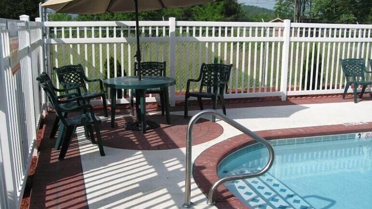 Dunlap Hotel | Mountain Inn & Suites Dunlap