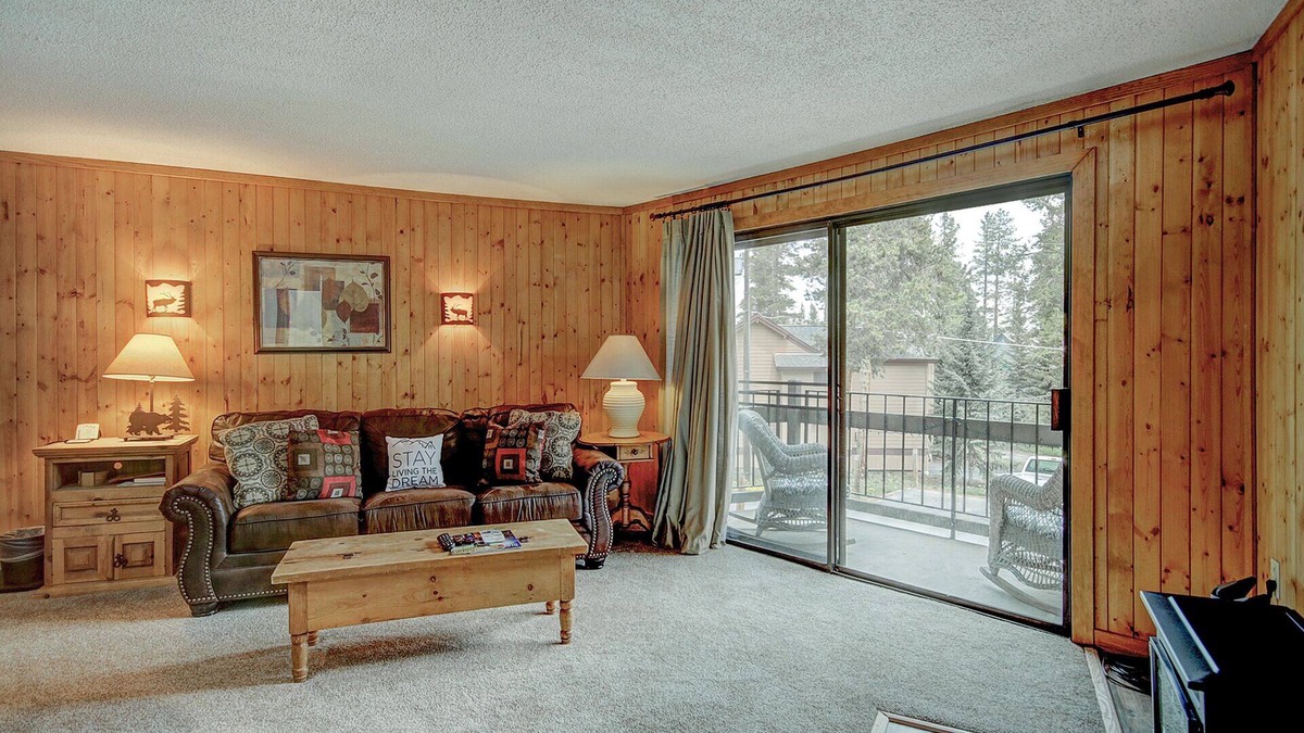 Four O'Clock Condo | Mountain is yours! Adventure Basecamp -Wifi-W/D - Bus Route!
