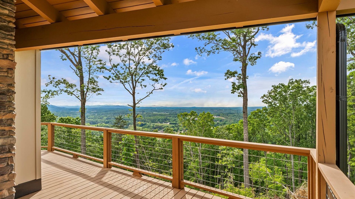 Morganton House | Mountain Jam/panoramic mountain views/hot tub & minutes from I-40 & Morganton