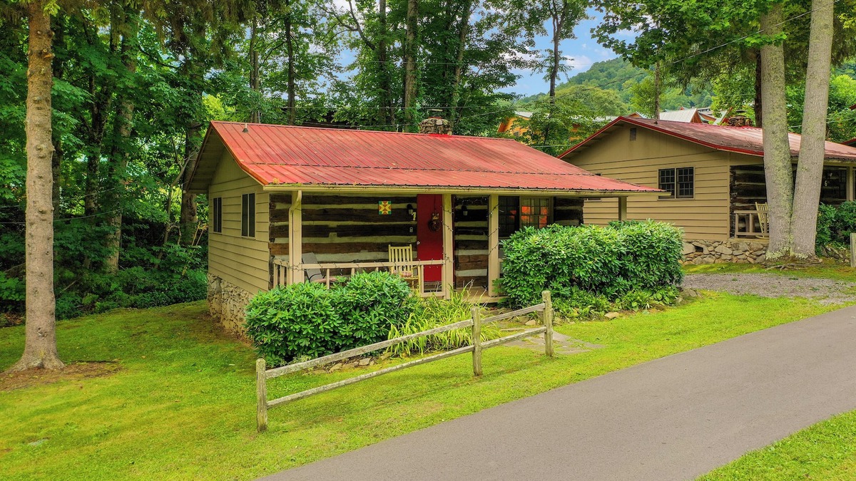 Valley Creek Run Cabin | MOUNTAIN JOY COTTAGES #7 - FOX