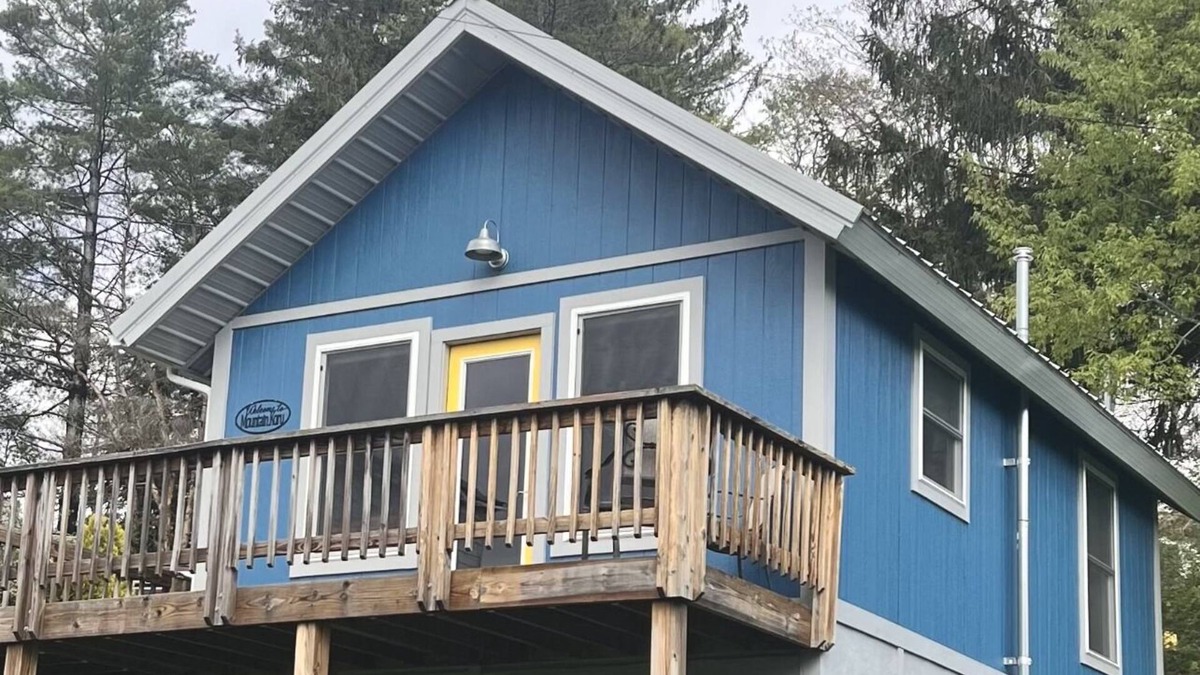 Thomas House | Mountain Koru - Tiny House in Thomas WV