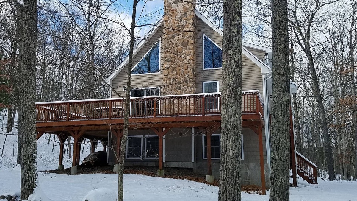 Lackawaxen House | Mountain/lake community in Poconos,PA
