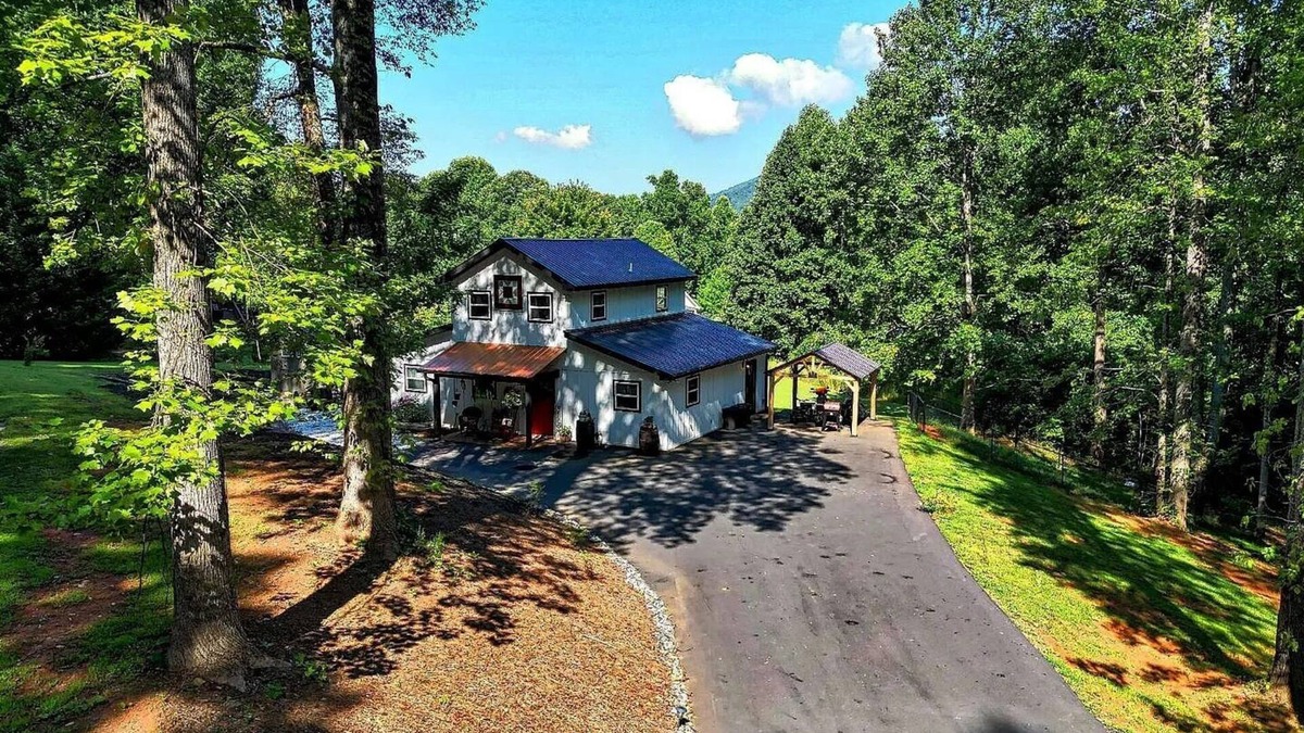 Young Harris House | Mountain/Lake Escape in Lake Chatuge