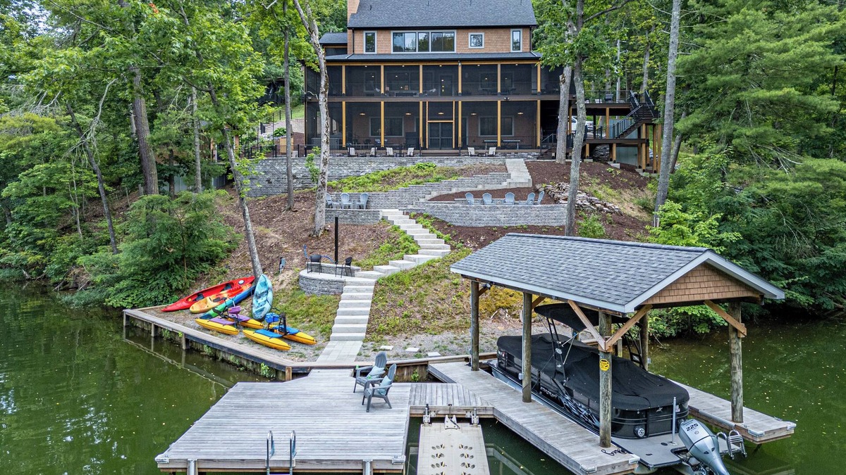 Ingles House | Mountain Lakefront 4 bedroom house with wrap around screen porch, hot tub