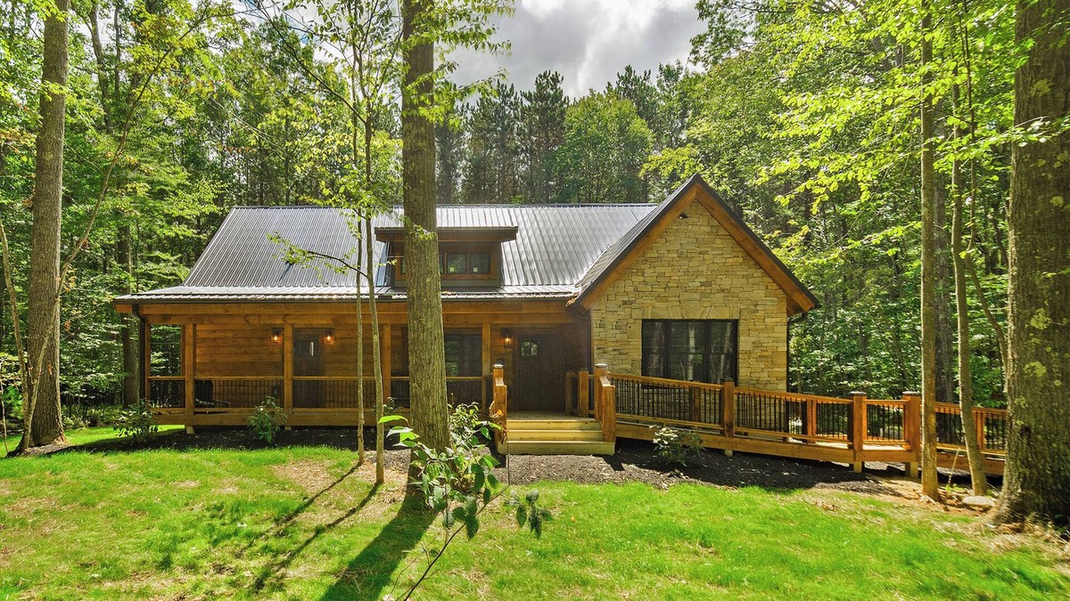 Oakland House | Mountain Laurel: New, Lake Access w. Dock Slip, Hot Tub, Dogs OK