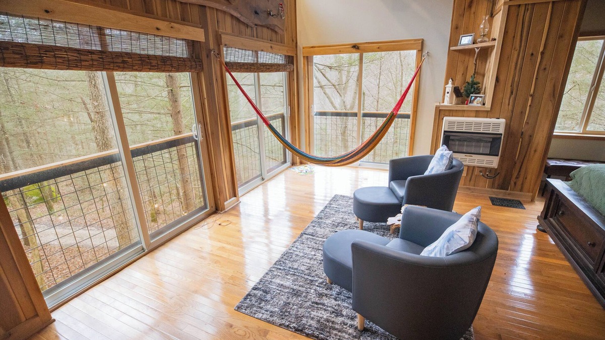 Stanton Cabin | Mountain Light: Warm, New, Family Friendly, Cabin Sure to Please