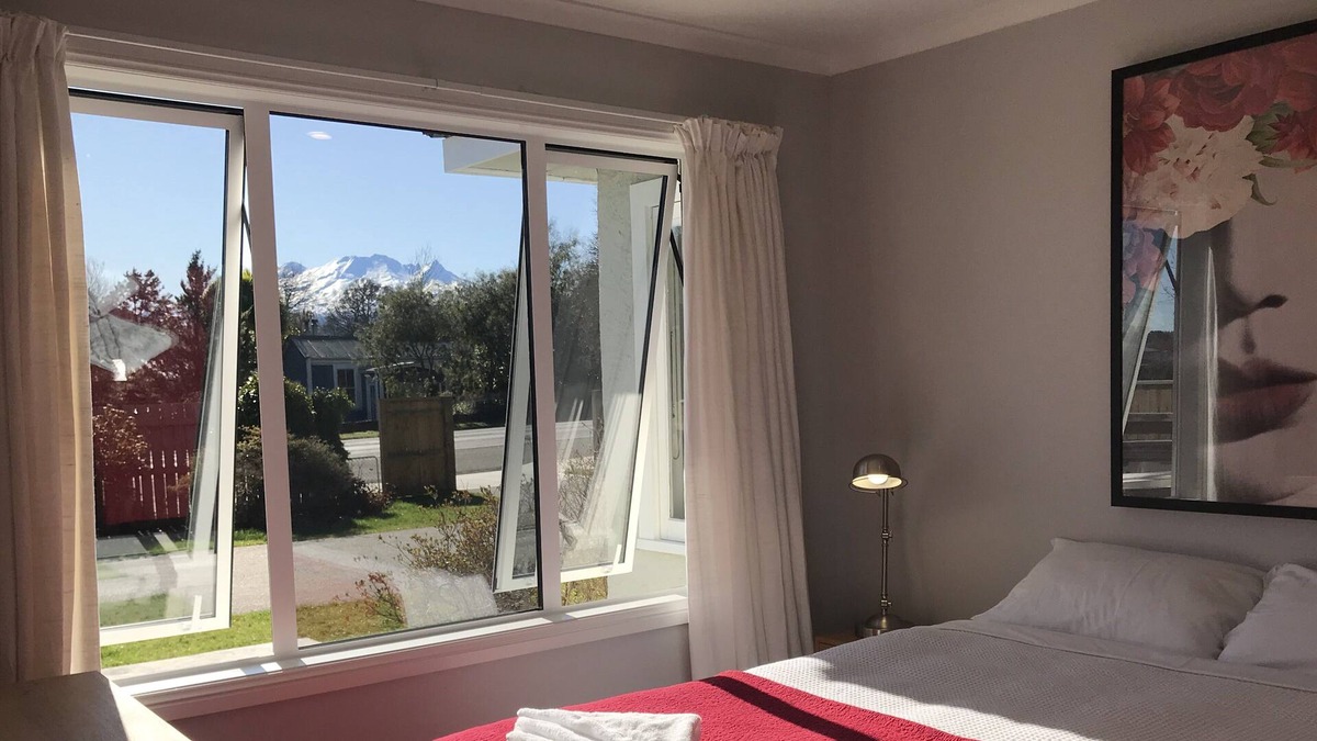 Ohakune House | Mountain Magic - with an outdoor spa!